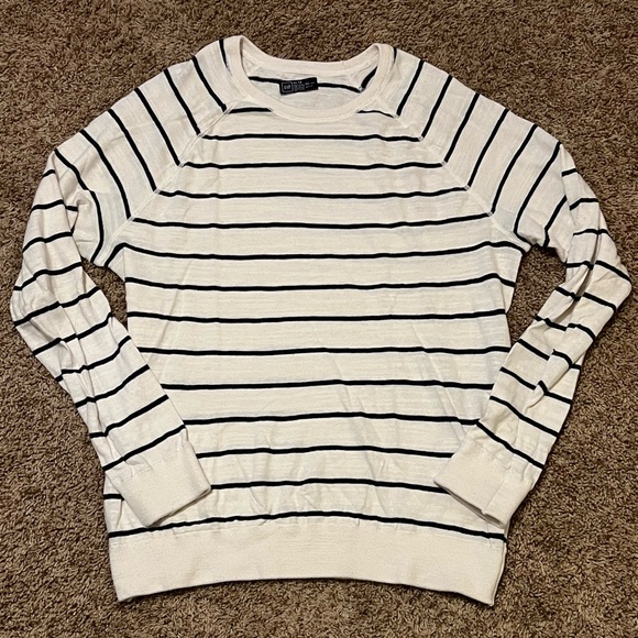 GAP Other - GAP Men's Lightweight Crewneck Shirt White and Navy Blue Stripes